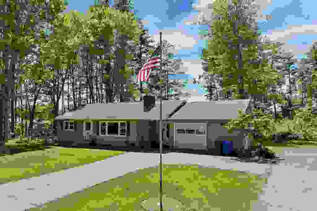 Photo of 108 River Road, Bow, NH 03304 (MLS # 5100734)