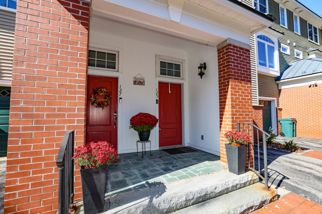 Photo of 125 Riverwalk Way, Manchester, NH 03101 (MLS # 5113693)