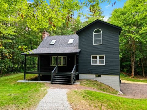 Photo of 4 Olsen Lane, Wolfeboro, NH 03894 (MLS # 5100140)