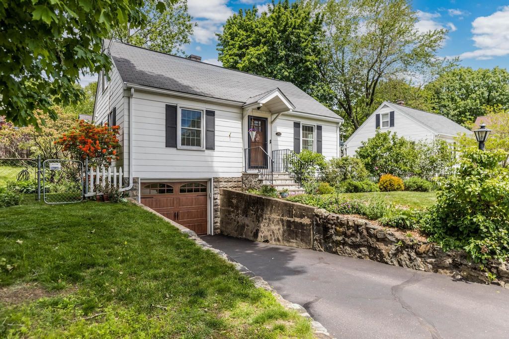 Photo of 203 Melbourne Street, Portsmouth, NH 03801 (MLS # 5093510)