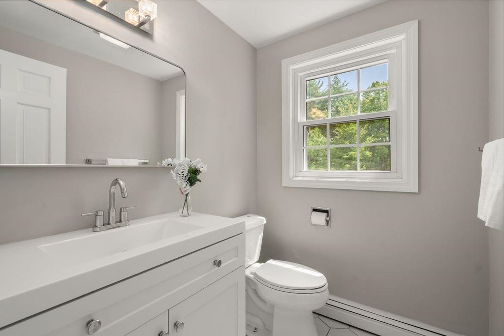 Photo of 6 Roberta Drive, Dover, NH 03820 (MLS # 5091580)