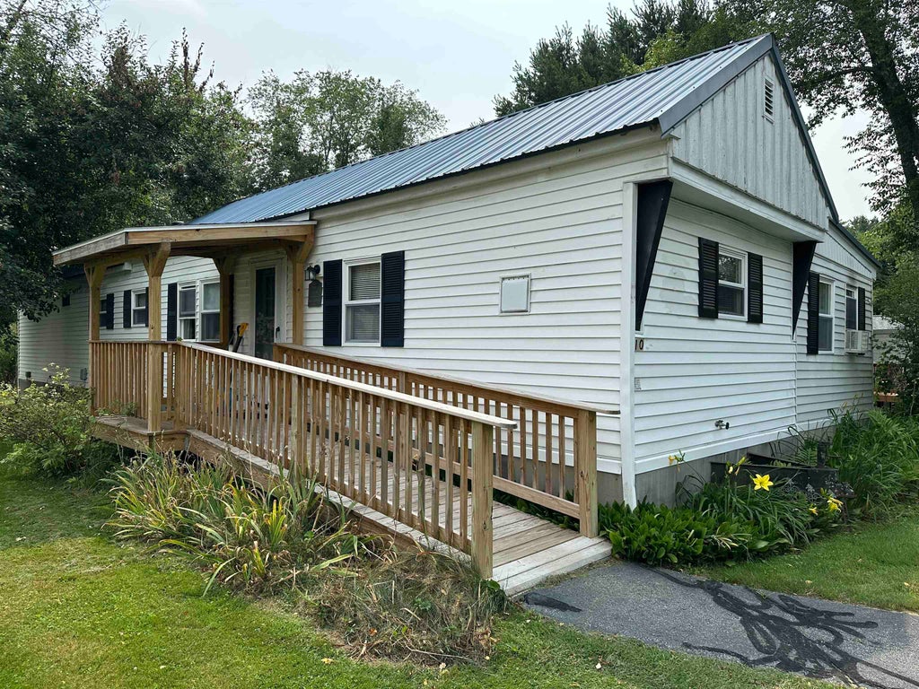 Photo of 10 Woodland Park, Troy, NH 03465 (MLS # 5100600)