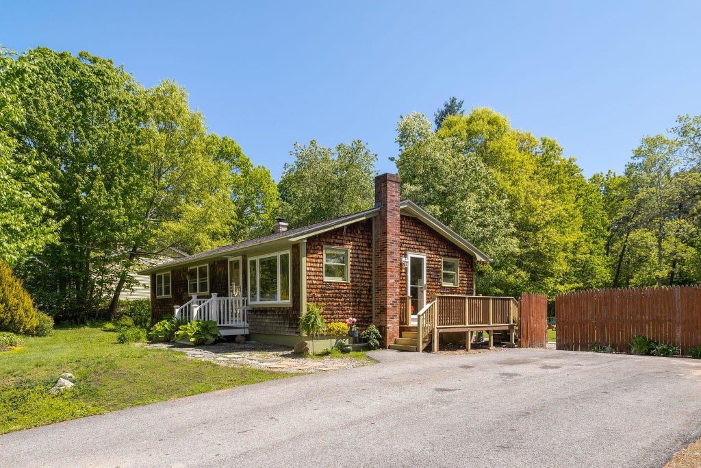 Photo of 27 Langs Lane, Newmarket, NH 03857 (MLS # 5092239)