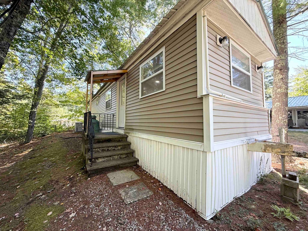 Photo of 7 Roberts Road, Barrington, NH 03825 (MLS # 5111476)