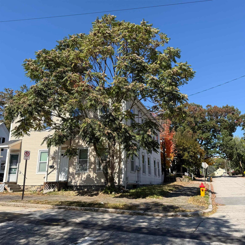 Photo of 498 Merrimack Street, Manchester, NH 03103 (MLS # 5114001)