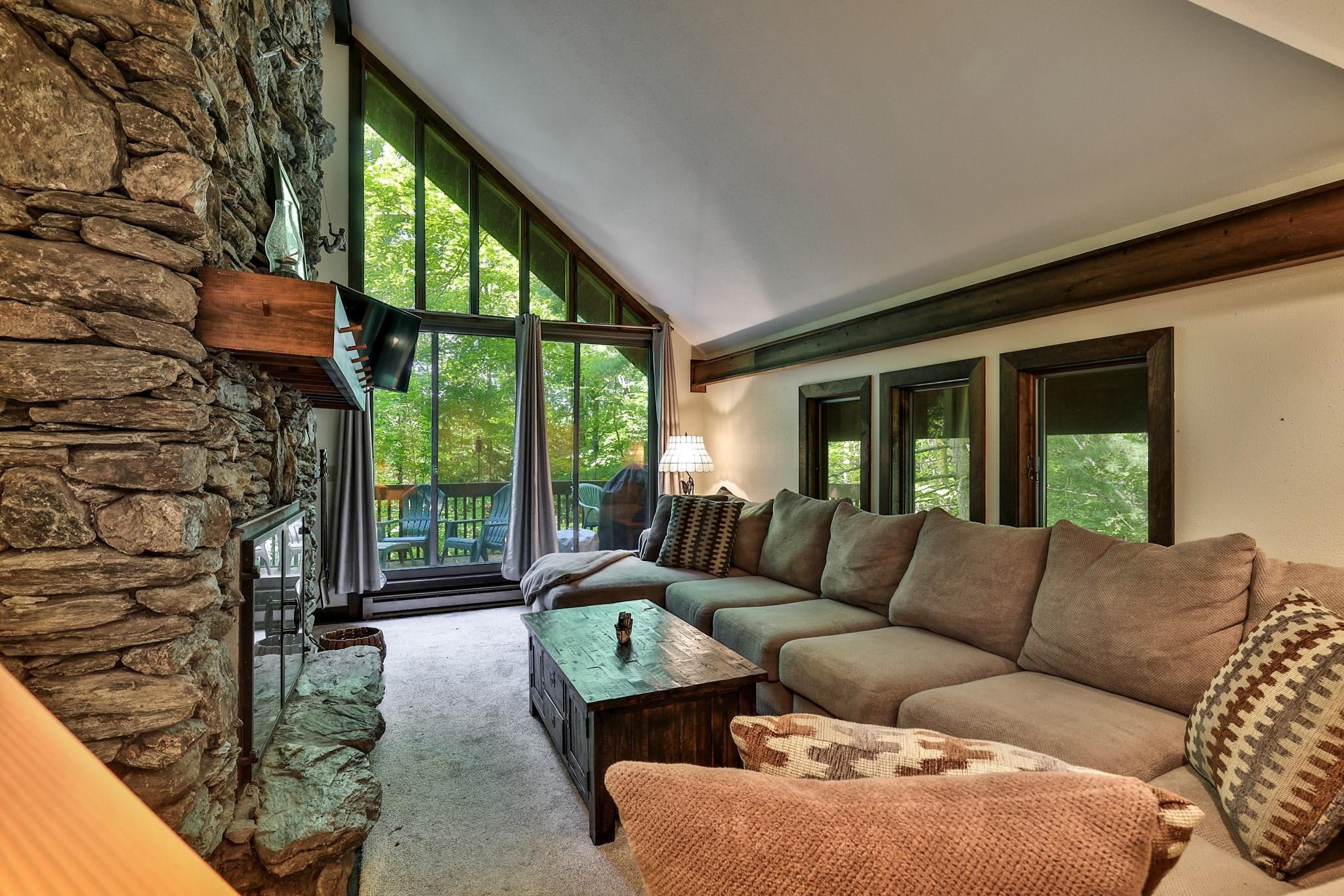 212 Falcon Loop East