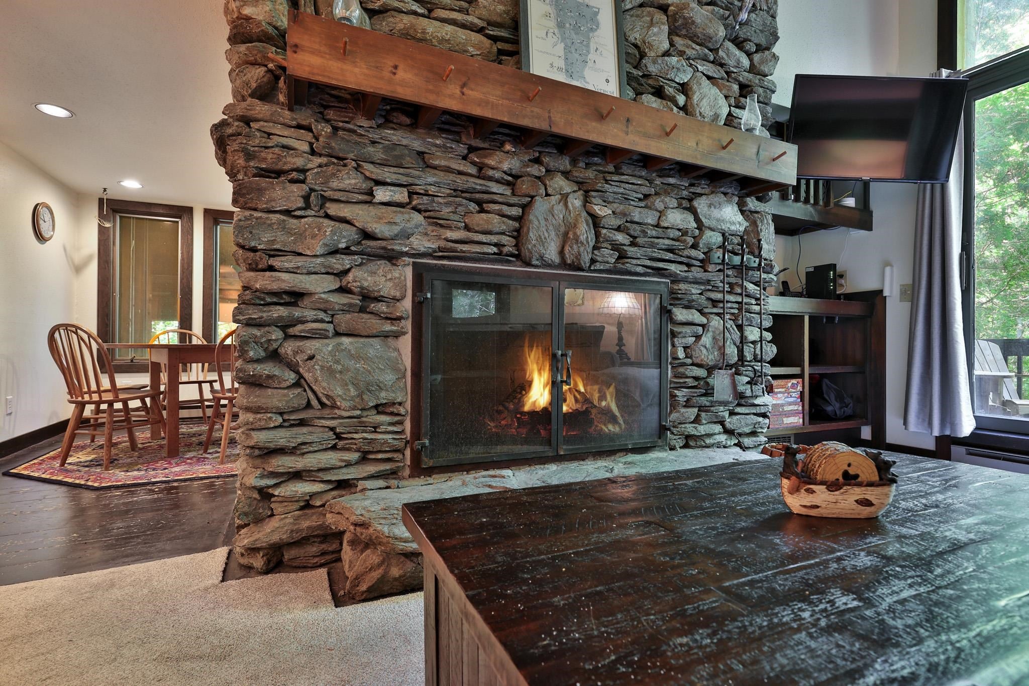 212 Falcon Loop East