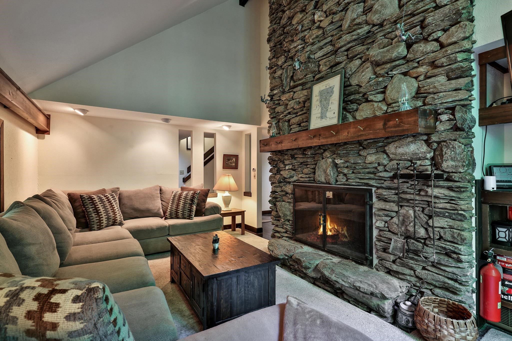 212 Falcon Loop East