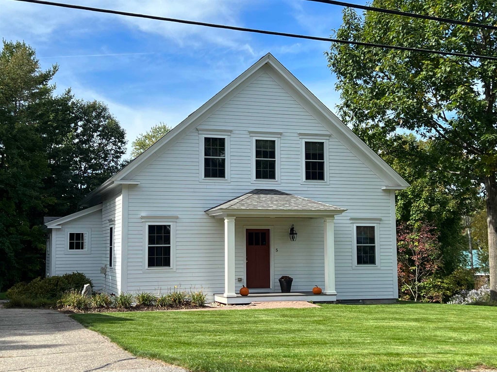 Photo of 5 Lower Ladd Road, Meredith, NH 03253 (MLS # 5108690)