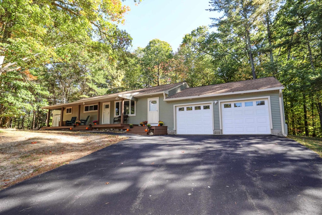 Photo of 1110 W Hollis Street, Nashua, NH 03062 (MLS # 5113371)