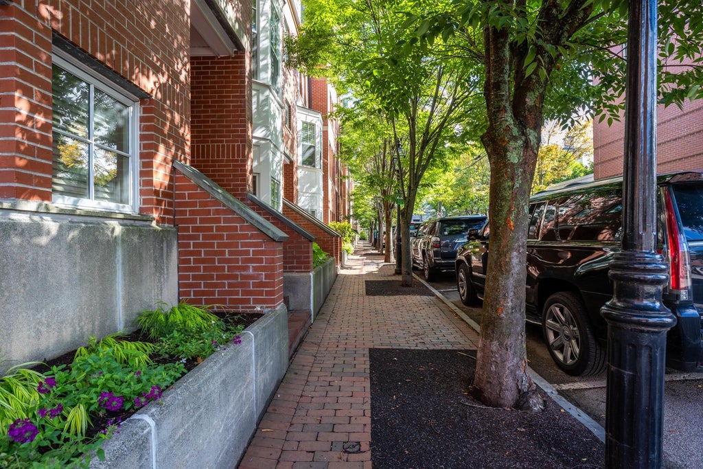 Photo of 20 Porter Street, Portsmouth, NH 03801 (MLS # 5114593)