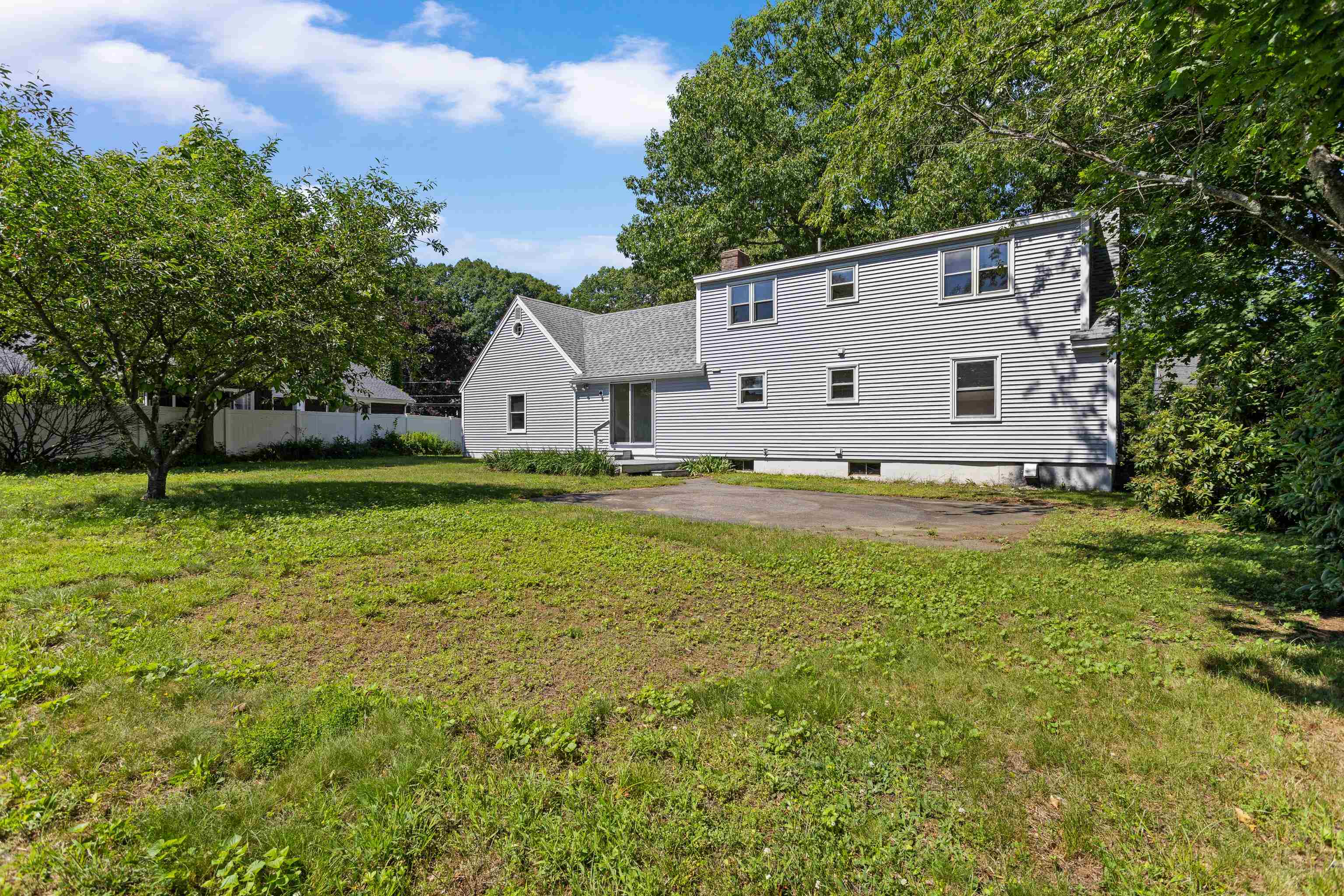 10 Colonial Circle