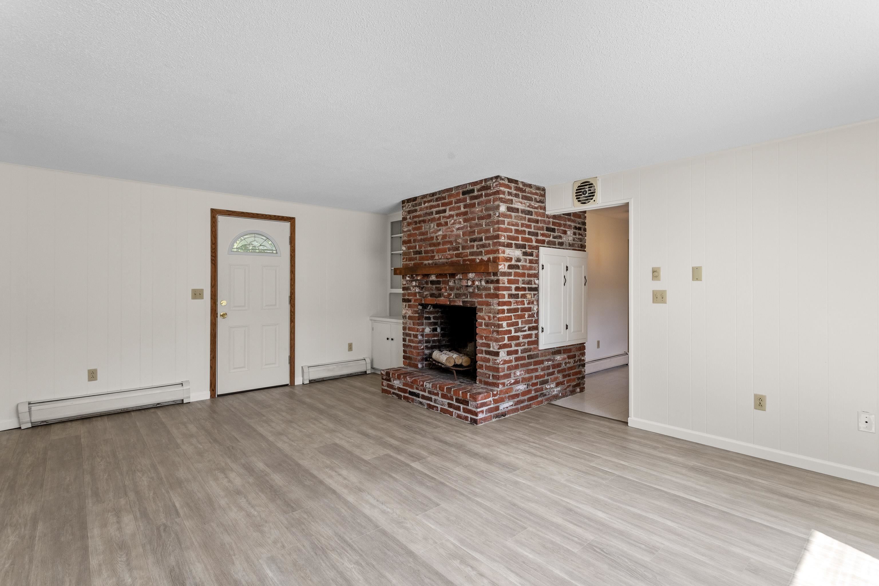 10 Colonial Circle