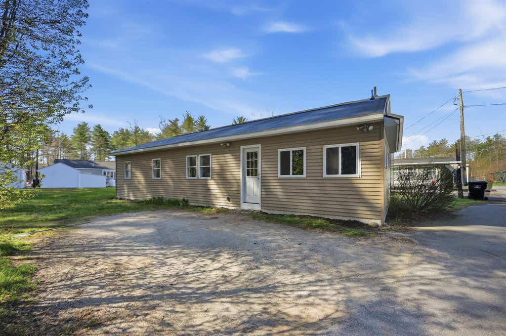 Photo of 31 Page Road #14, Litchfield, NH 03052 (MLS # 5086711)