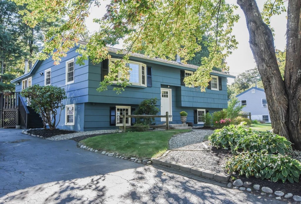 Photo of 21 Belmont Drive, Merrimack, NH 03054 (MLS # 5111472)