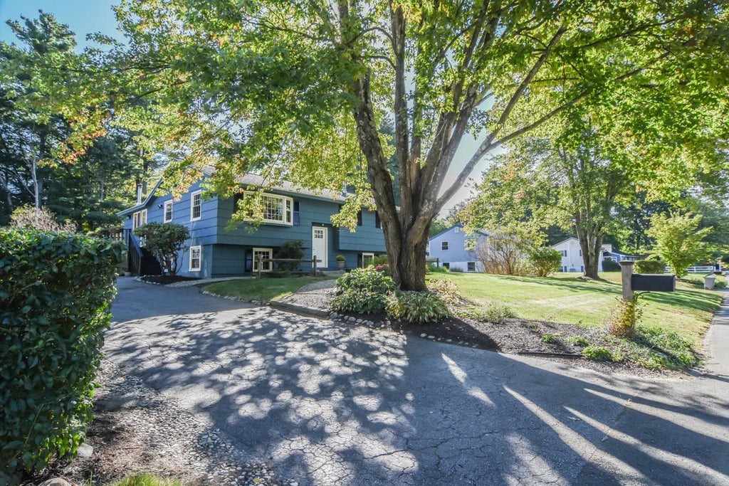 Photo of 21 Belmont Drive, Merrimack, NH 03054 (MLS # 5111472)