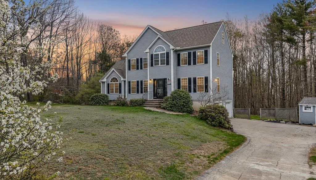 Photo of 19 Davlynn Drive, Northwood, NH 03261 (MLS # 5087308)