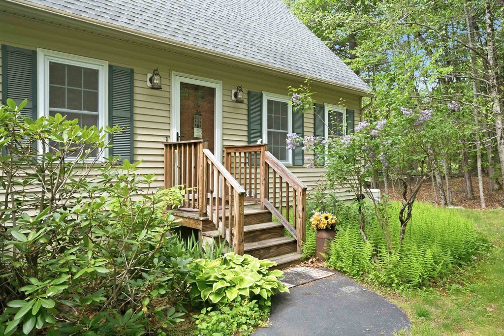 Photo of 36 Church Street, Deerfield, NH 03037 (MLS # 5091408)