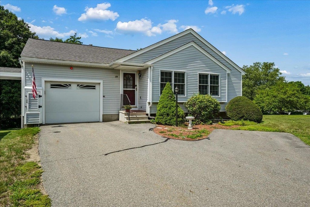 Photo of 25 Rainbow Drive, Londonderry, NH 03053 (MLS # 5103071)