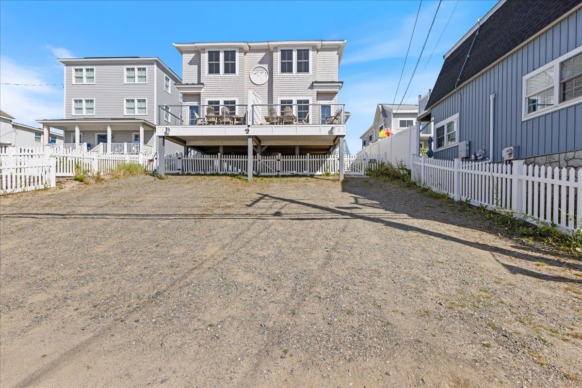 220 North End Boulevard 2
