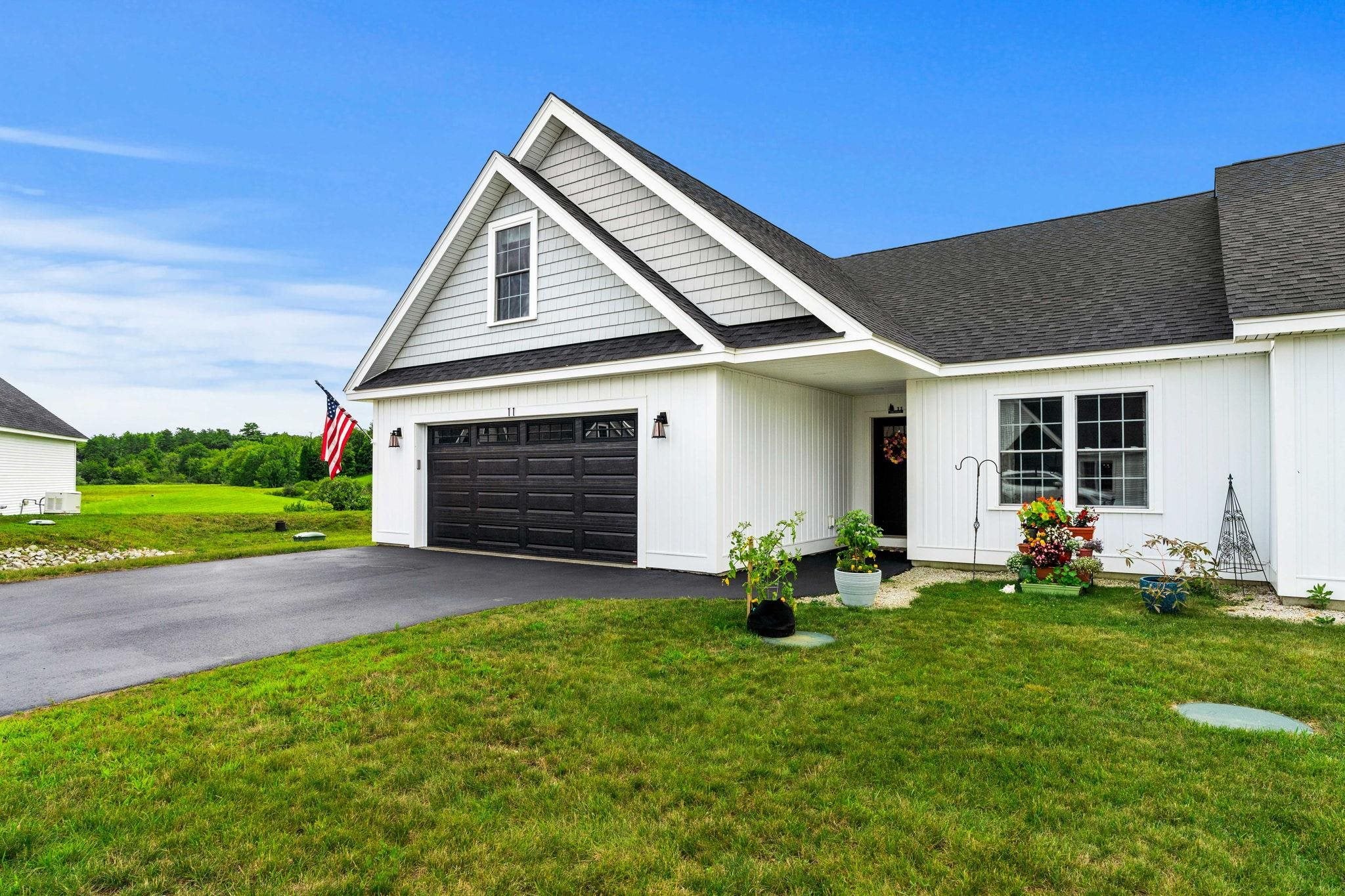 11 Brook Circle