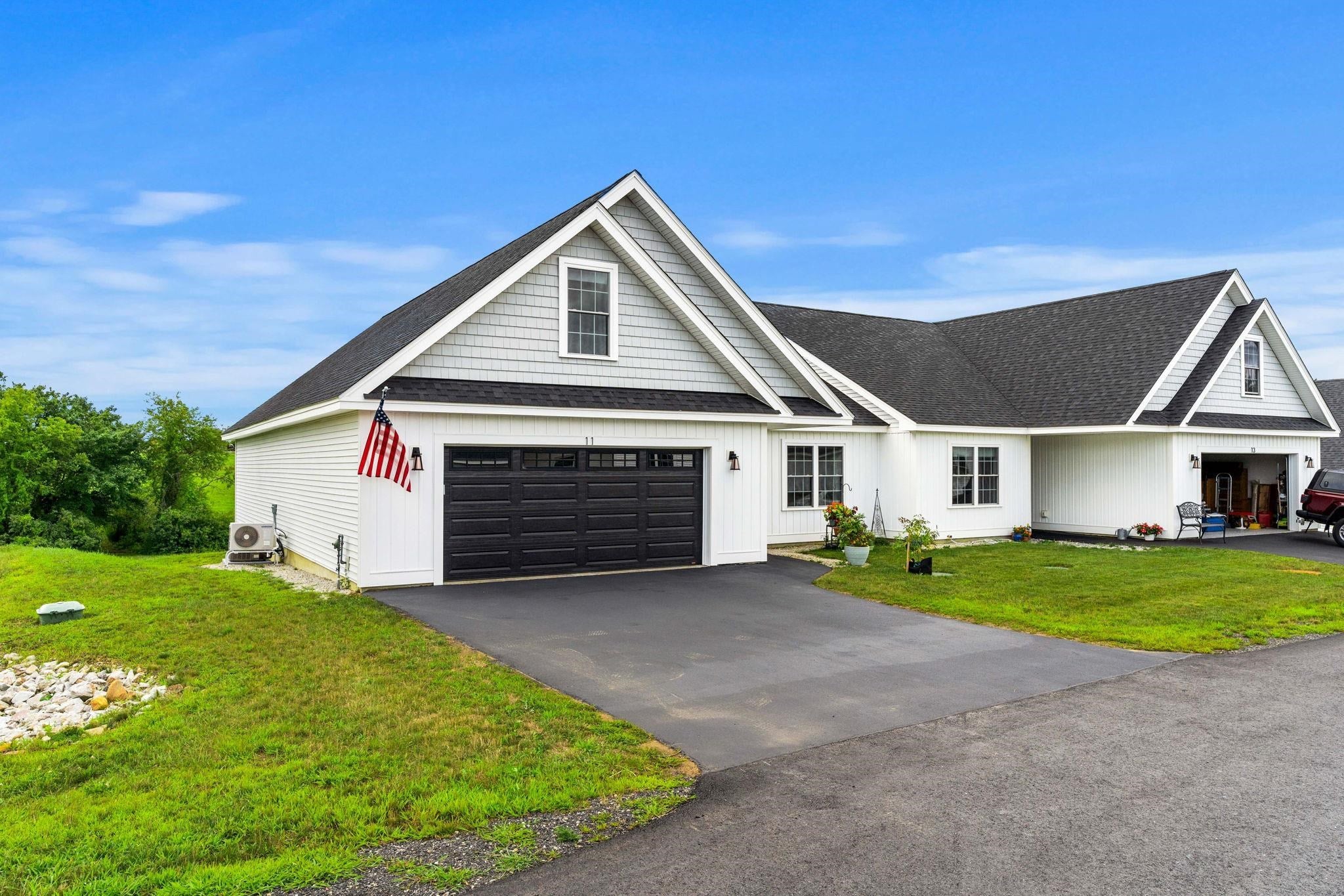 11 Brook Circle