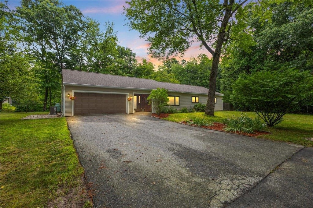 Photo of 6 Fir Street, Merrimack, NH 03054 (MLS # 5102747)