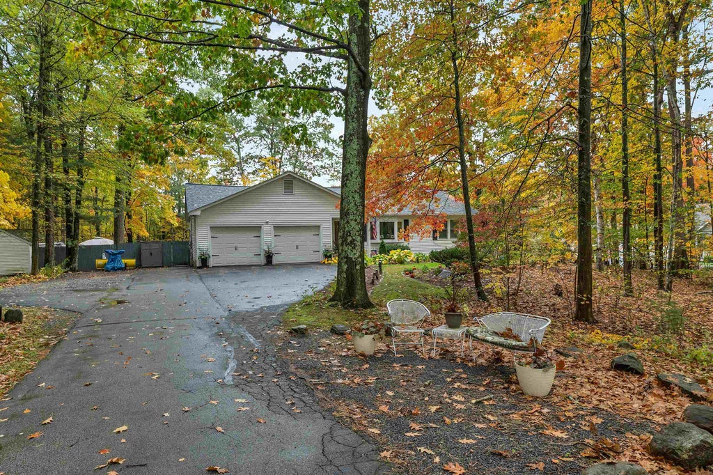 Photo of 377 Sherburne Road, Pelham, NH 03076 (MLS # 5115088)