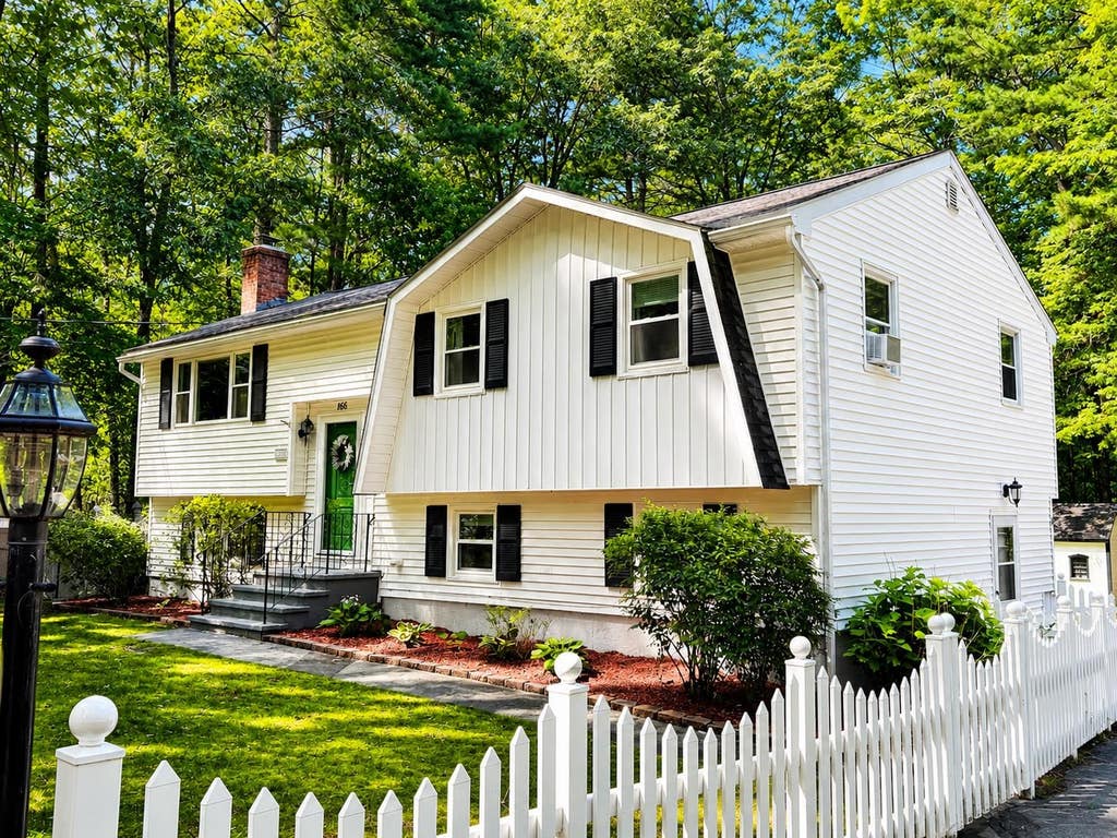 Photo of 223 Baboosic Lake Road, Merrimack, NH 03054 (MLS # 5101447)