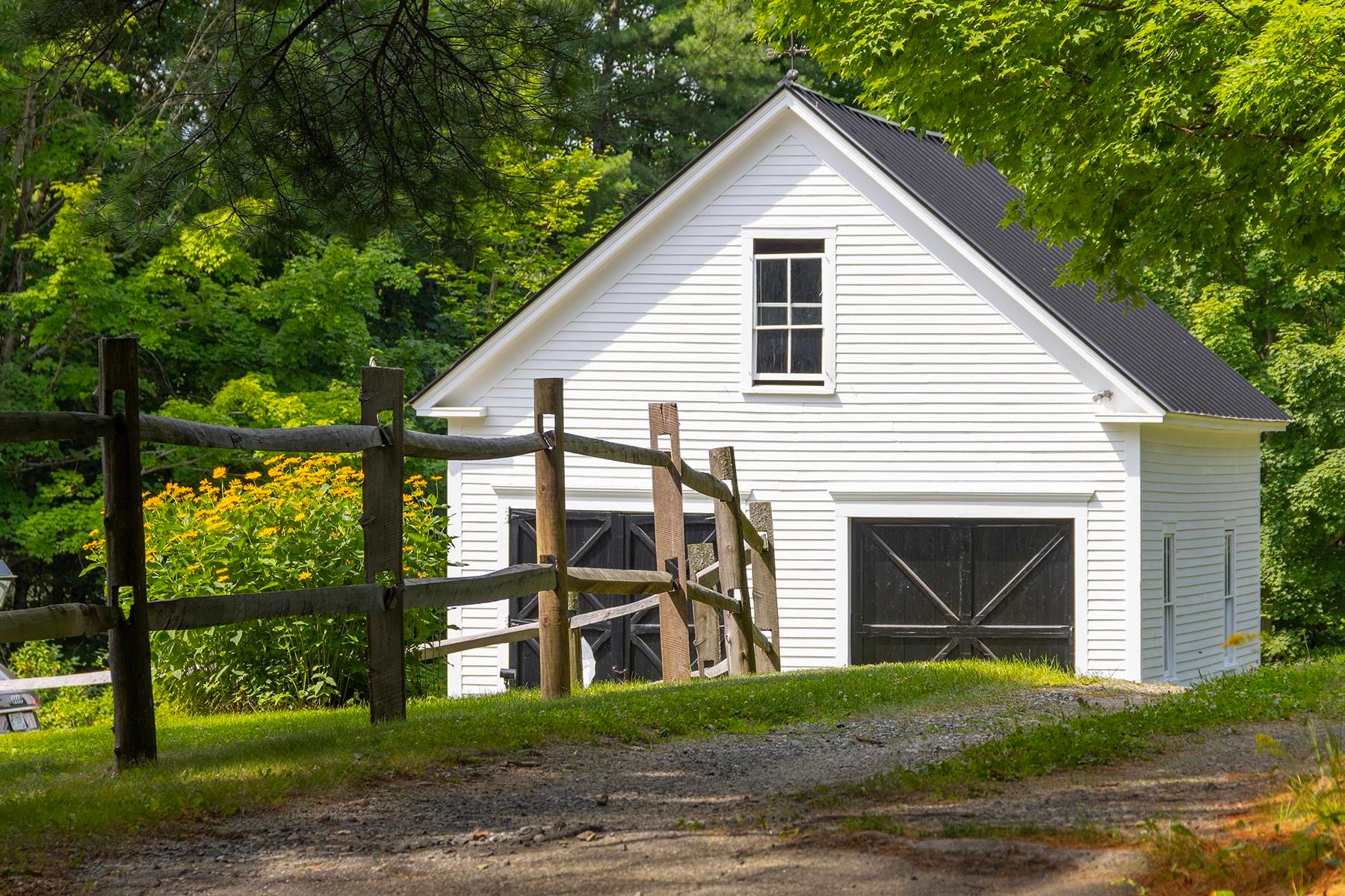 975 Rollins Road