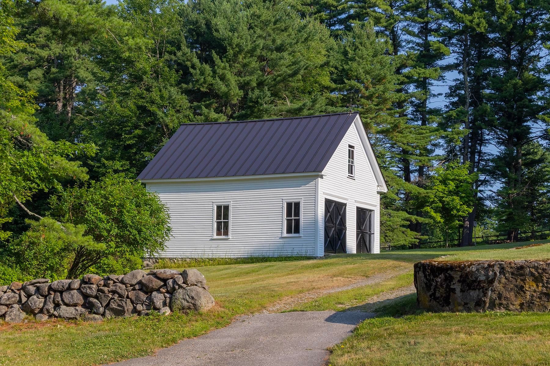 975 Rollins Road