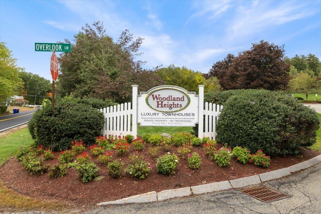 Photo of 68 Overlook Circle #68, Hudson, NH 03051 (MLS # 5112183)