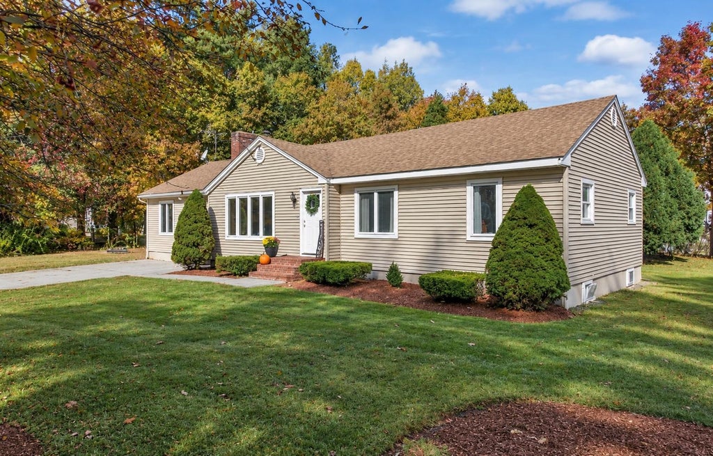 Photo of 7 Tokanel Road, Windham, NH 03087 (MLS # 5114760)