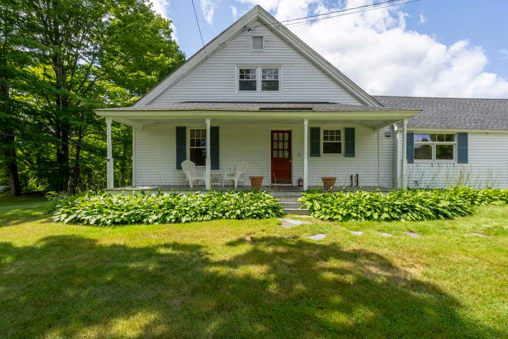Photo of 621 Bradford Road, Newport, NH 03773 (MLS # 5105411)