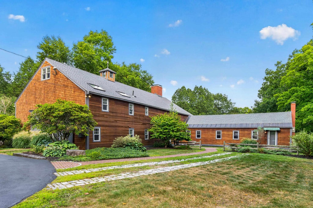 Photo of 17 NEWFIELDS Road, Exeter, NH 03833 (MLS # 5113178)