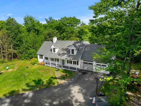 Photo of 137 Hearthside Drive, Barrington, NH 03825 (MLS # 5091962)
