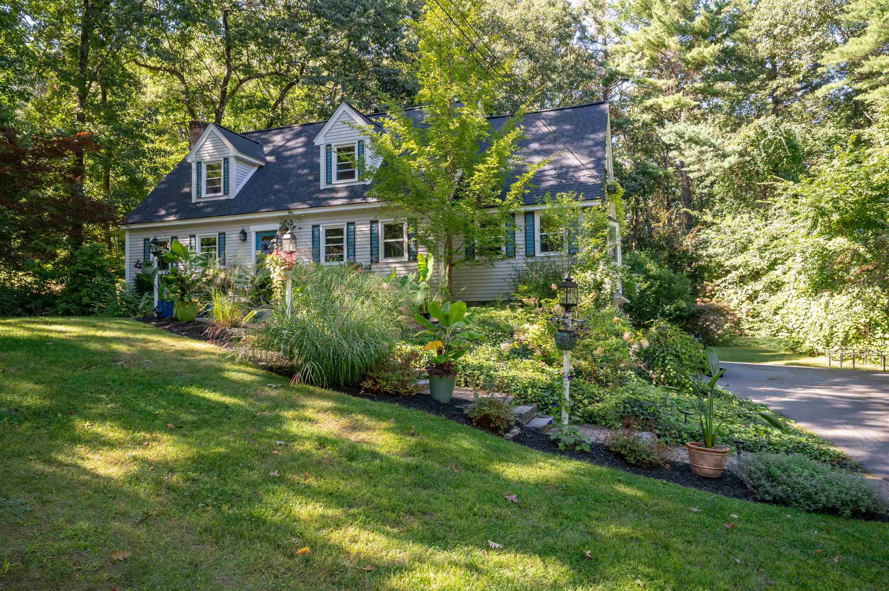 16 Teloian Drive