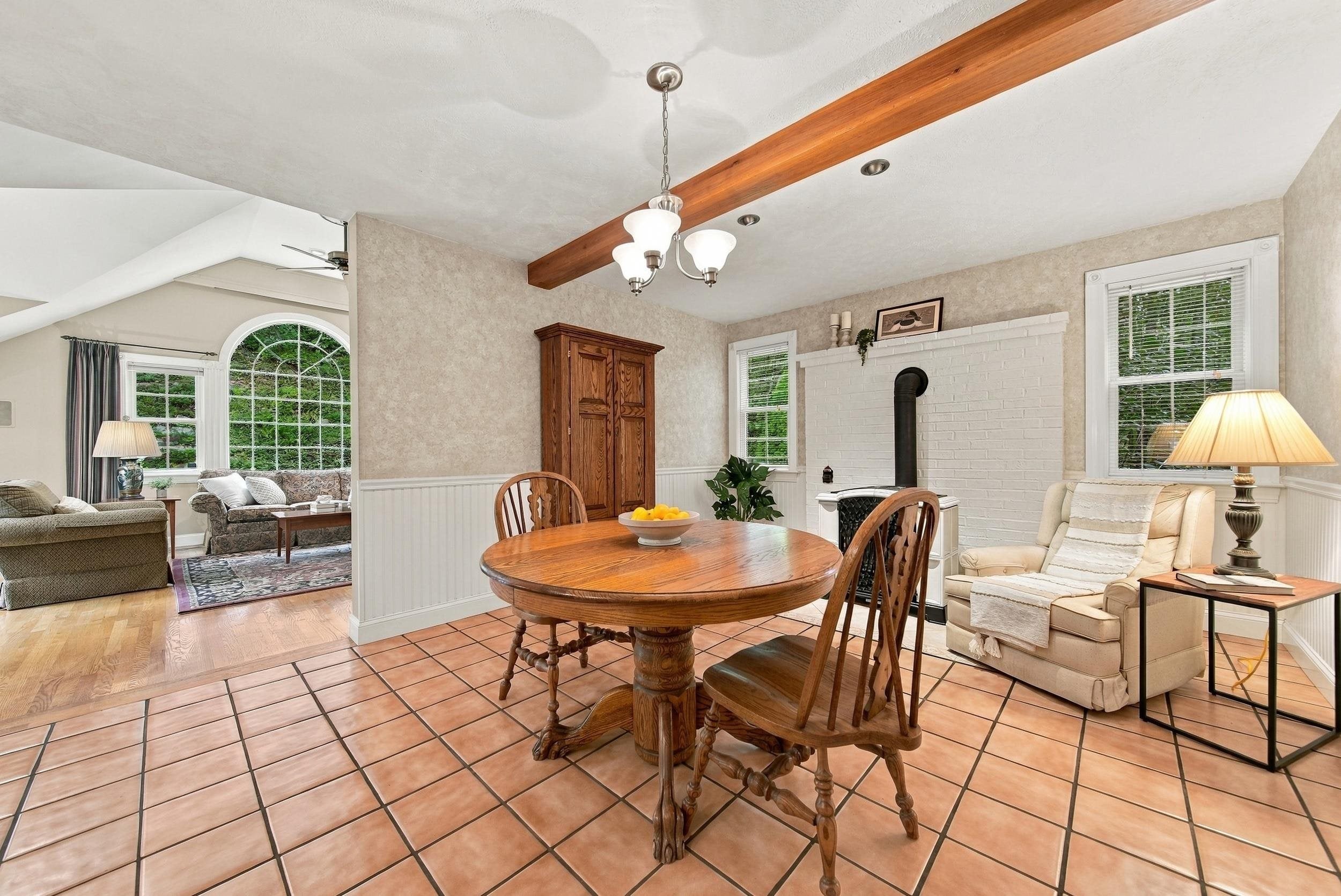 10 Winding Valley Road