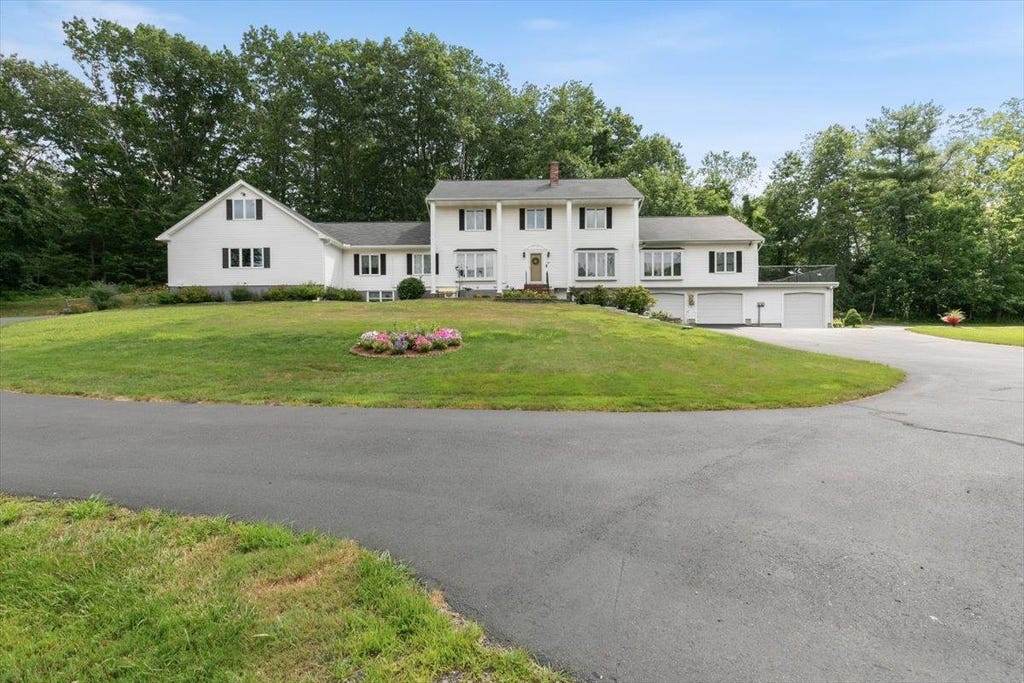 Photo of 387 Main Street #3, Salem, NH 03079 (MLS # 5102876)