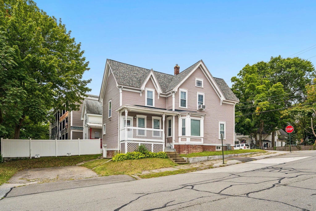 Photo of 463 Lake Avenue, Manchester, NH 03103 (MLS # 5108239)