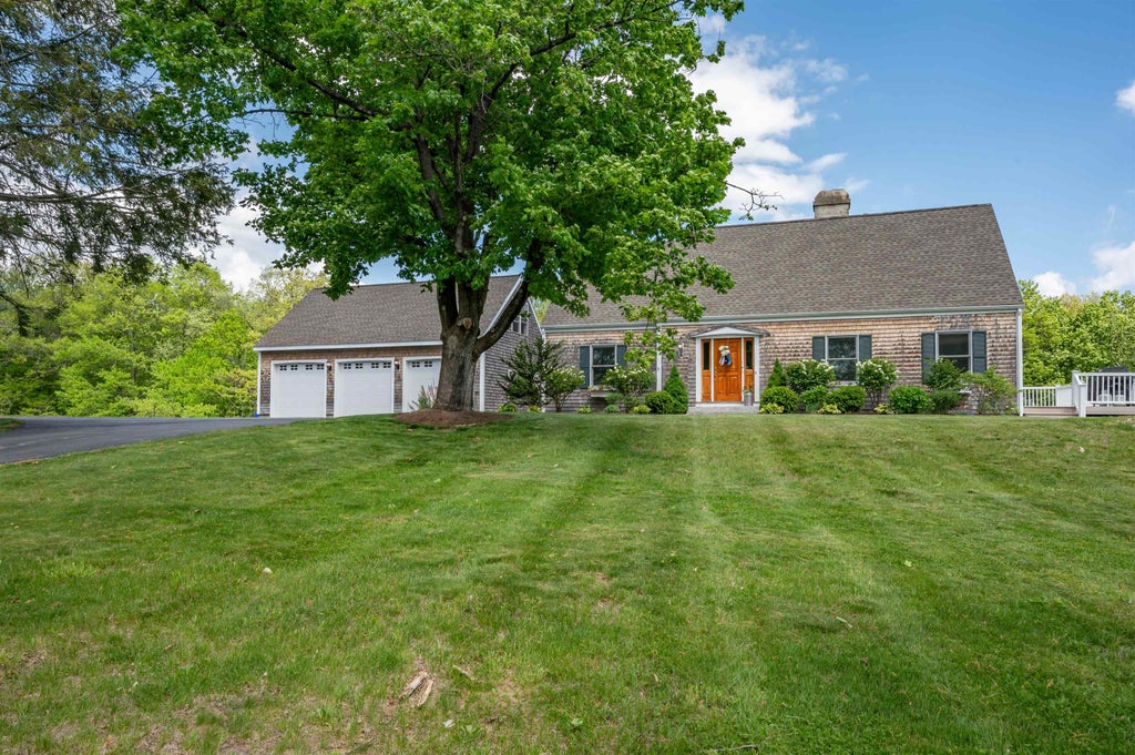 Photo of 105 Chestnut Hill Road, Amherst, NH 03031 (MLS # 5091130)
