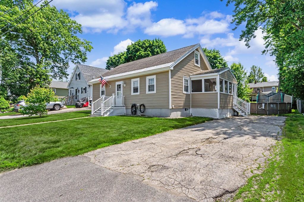 Photo of 213 Bourne Street, Manchester, NH 03013 (MLS # 5094188)