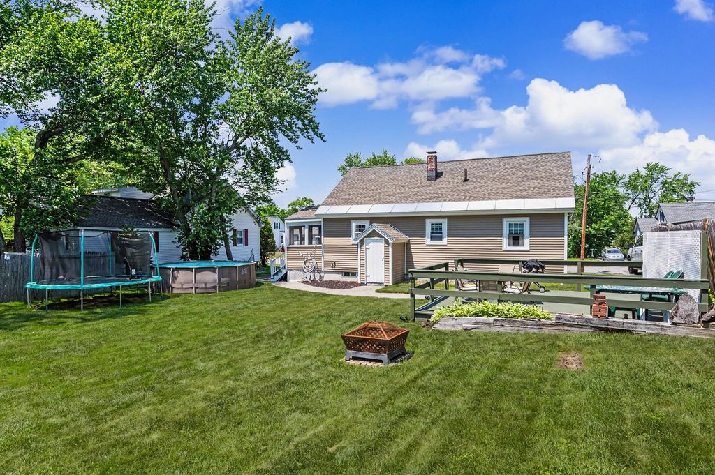 Photo of 213 Bourne Street, Manchester, NH 03013 (MLS # 5094188)