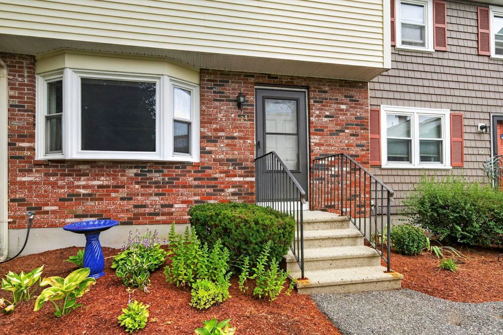 Photo of 24 Stonegate Lane, Derry, NH 03038 (MLS # 5101163)
