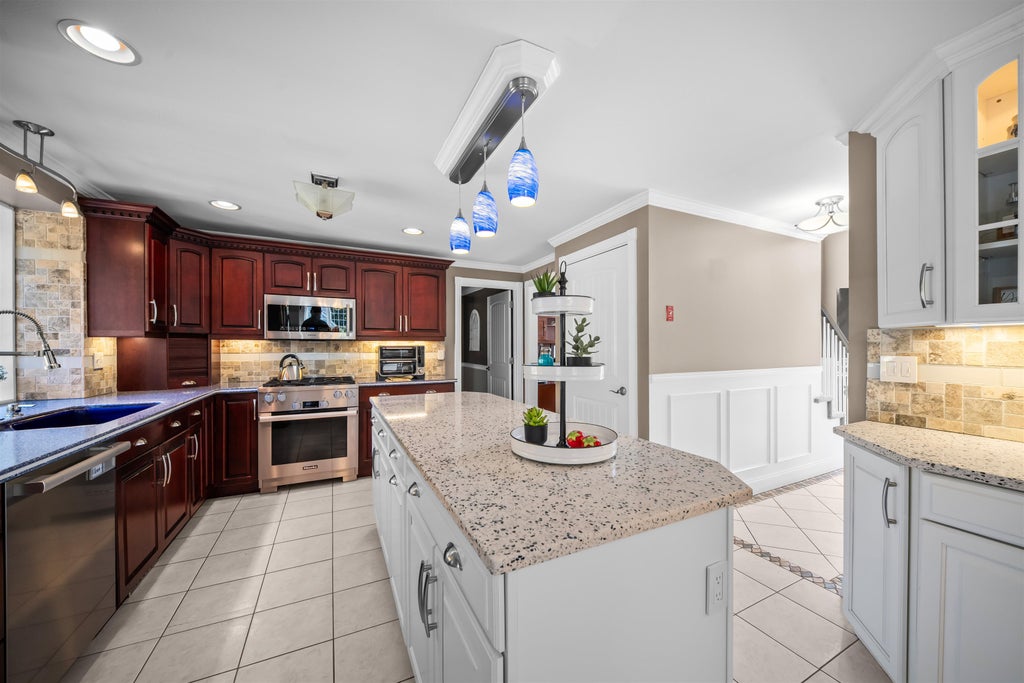 Photo of 48 Cottonwood Drive, Dover, NH 03820 (MLS # 5101121)