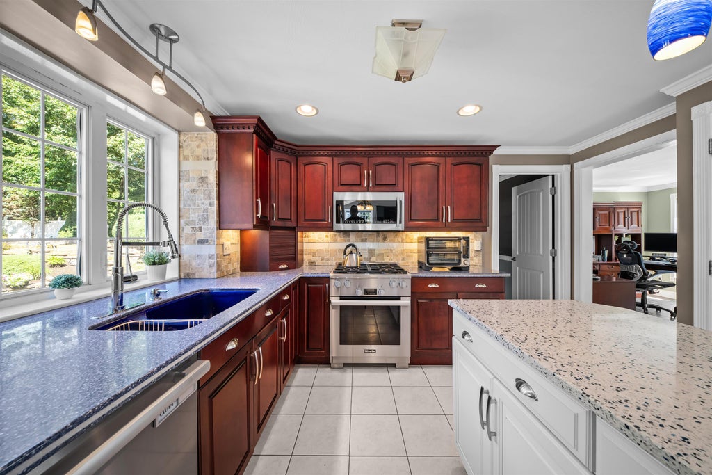 Photo of 48 Cottonwood Drive, Dover, NH 03820 (MLS # 5101121)