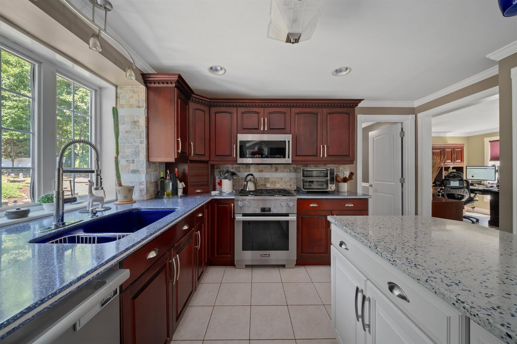 Photo of 48 Cottonwood Drive, Dover, NH 03820 (MLS # 5101121)