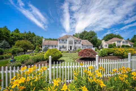 Photo of 48 Cottonwood Drive, Dover, NH 03820 (MLS # 5101121)
