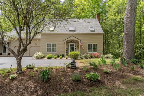 Photo of 59 Stratham Green Road, Stratham, NH 03885 (MLS # 5098072)