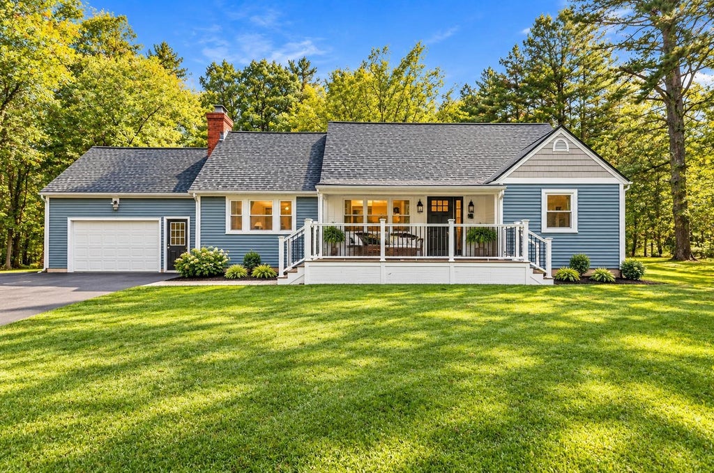 Photo of 28 Kelley Road, Plaistow, NH 03865 (MLS # 5112223)